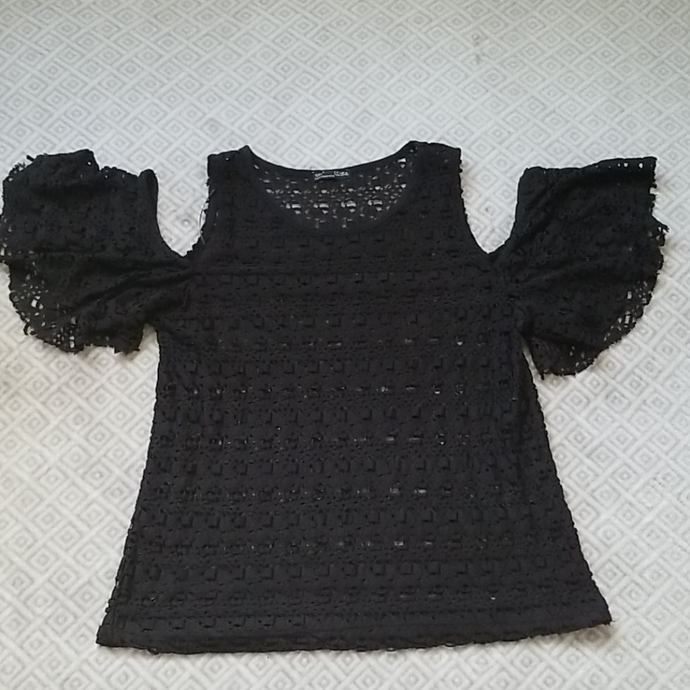 Zara Lasercut Cold Shoulder Ruffle Sleeve Top
